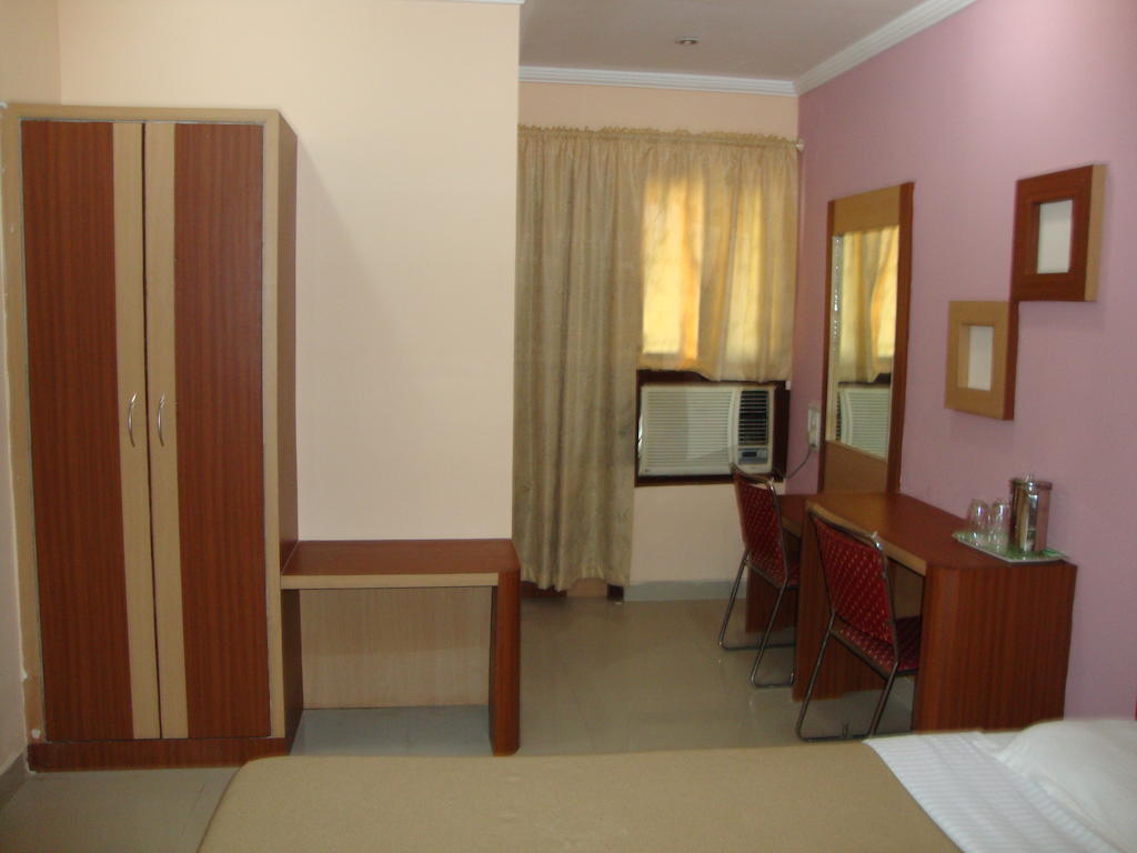 Bari International Hotel Bhubaneswar Room photo