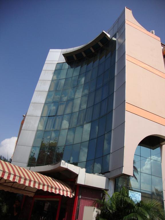 Bari International Hotel Bhubaneswar Exterior photo